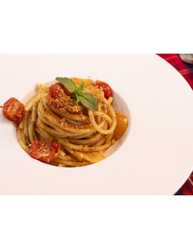 spaghetti con bottarga di tonno rosso e pomodorini
