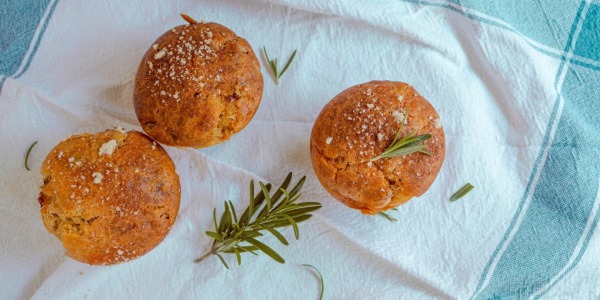 Muffin salati con tonno e zucchine