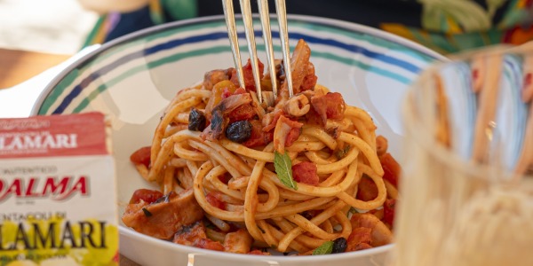 Spaghetti con tentacoli di calamaro